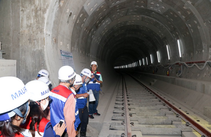 Văn nghệ sĩ tiêu biểu tham quan các công trình trọng điểm TP.HCM - Ảnh 2. Văn nghệ sĩ tiêu biểu tham quan các công trình trọng điểm TP.HCM - Ảnh 2.
