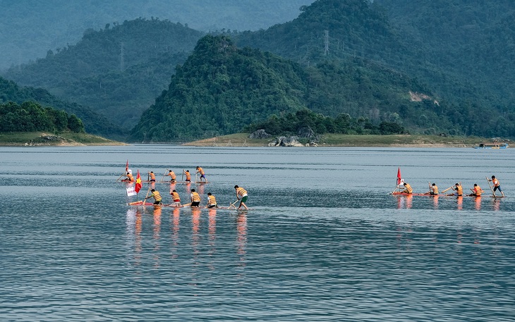 Nhiều hãng lữ hành phương Nam vỡ òa trước vẻ đẹp của Phia Oắc, Na Hang...