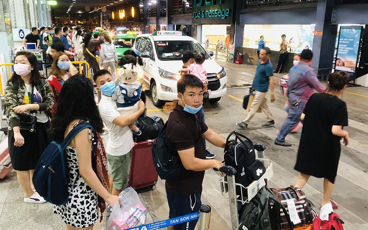 Hét giá taxi cao ở sân bay với lý do 