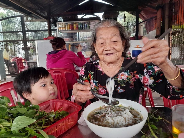 Công bố các bài viết đoạt giải viết và ảnh Phở trong tôi nhân Ngày của Phở - Ảnh 1.