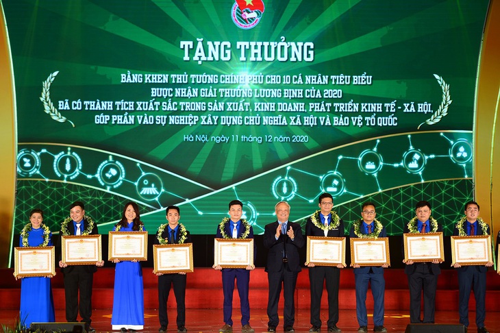 10 thanh niên nông thôn tiêu biểu nhận bằng khen của Thủ tướng - Ảnh 1.