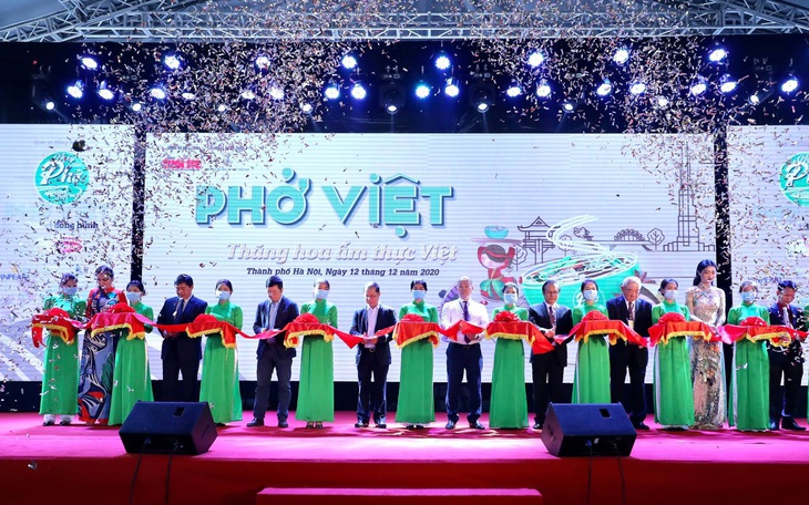 Ngày của phở 12-12: Cảm nhận trọn vẹn hương phở Việt