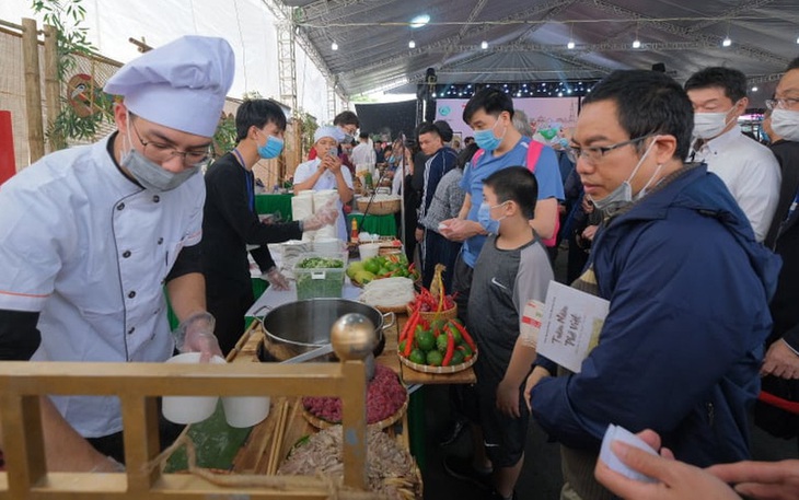 Ngày của phở 12-12: Cảm nhận trọn vẹn hương phở Việt