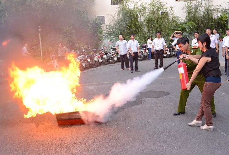 Từ ngày 1-1-2021, thí điểm giao dân phòng, dân phố tham gia chữa cháy - Ảnh 6.