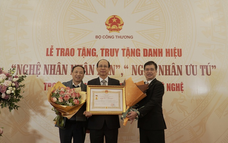 ong ly ngoc minh nhan danh hieu nghe nhan nhan dan_2