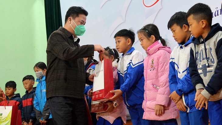Niềm vui bất ngờ đến với học sinh Quảng Trị - Ảnh 1. Niềm vui bất ngờ đến với học sinh Quảng Trị - Ảnh 1.