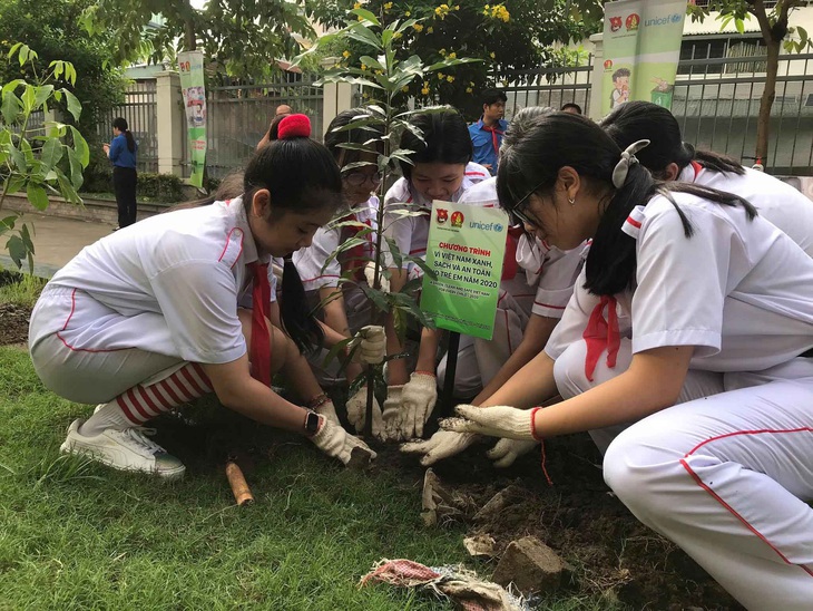 Ngăn xả rác phải đưa vào luật - Ảnh 1.