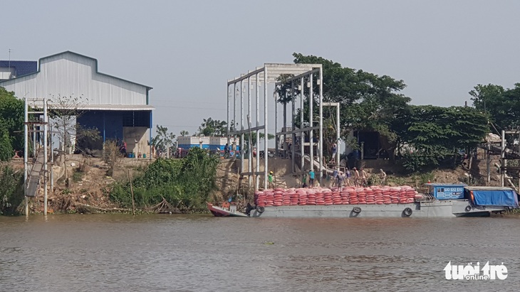 Một doanh nghiệp bị tố được ưu ái sang Campuchia lấy hàng trực tiếp giữa dịch COVID-19 - Ảnh 3.