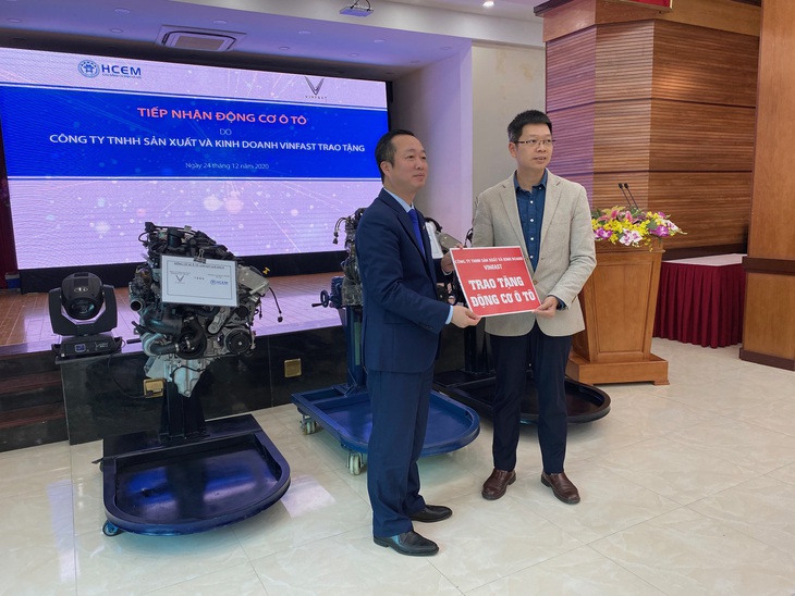 Trường cao đẳng Cơ điện Hà Nội tiếp nhận 3 động cơ ôtô của Vinfast - Ảnh 1. Trường cao đẳng Cơ điện Hà Nội tiếp nhận 3 động cơ ôtô của Vinfast - Ảnh 1.
