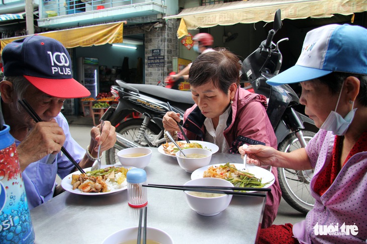 Quán cơm chay ‘gieo duyên tùy tâm’ - Ảnh 3.