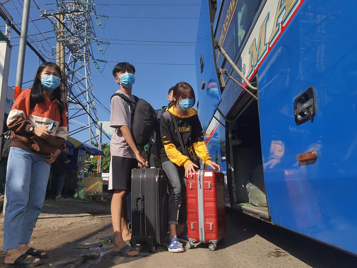 Nghỉ tránh dịch COVID-19, sinh viên ở TP.HCM ‘đổ bộ’ về quê - Ảnh 6.