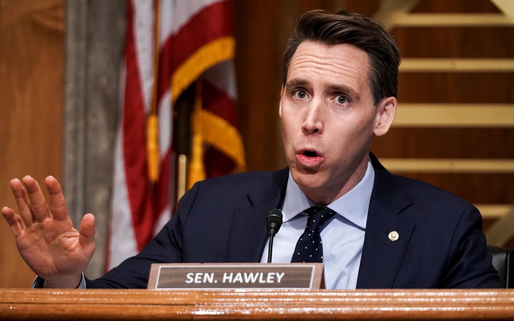 Thượng nghị sĩ Josh Hawley phản đối kết quả bầu cử, 100 nghị sĩ Cộng hòa nghe theo?