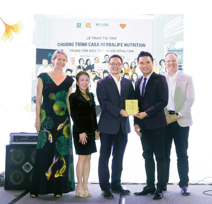 Herbalife Việt Nam vinh dự nhận Giải thưởng Trách nhiệm Xã hội Doanh nghiệp 2020 - Ảnh 3. Herbalife Việt Nam vinh dự nhận Giải thưởng Trách nhiệm Xã hội Doanh nghiệp 2020 - Ảnh 3.