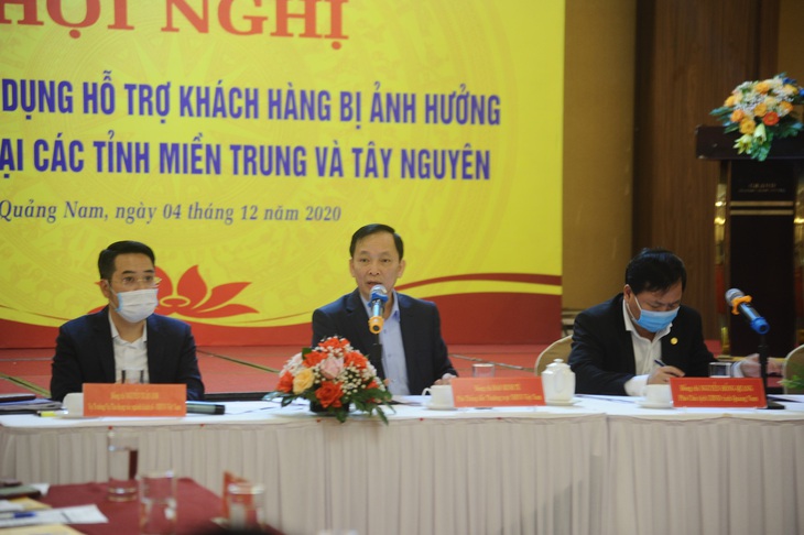 Ngân hàng bàn giải pháp hỗ trợ người dân bị ảnh hưởng bão lũ - Ảnh 1. Ngân hàng bàn giải pháp hỗ trợ người dân bị ảnh hưởng bão lũ - Ảnh 1.