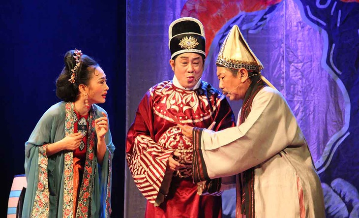 Lạ lùng nghề... nuôi quan - Ảnh 1. Lạ lùng nghề... nuôi quan - Ảnh 1.