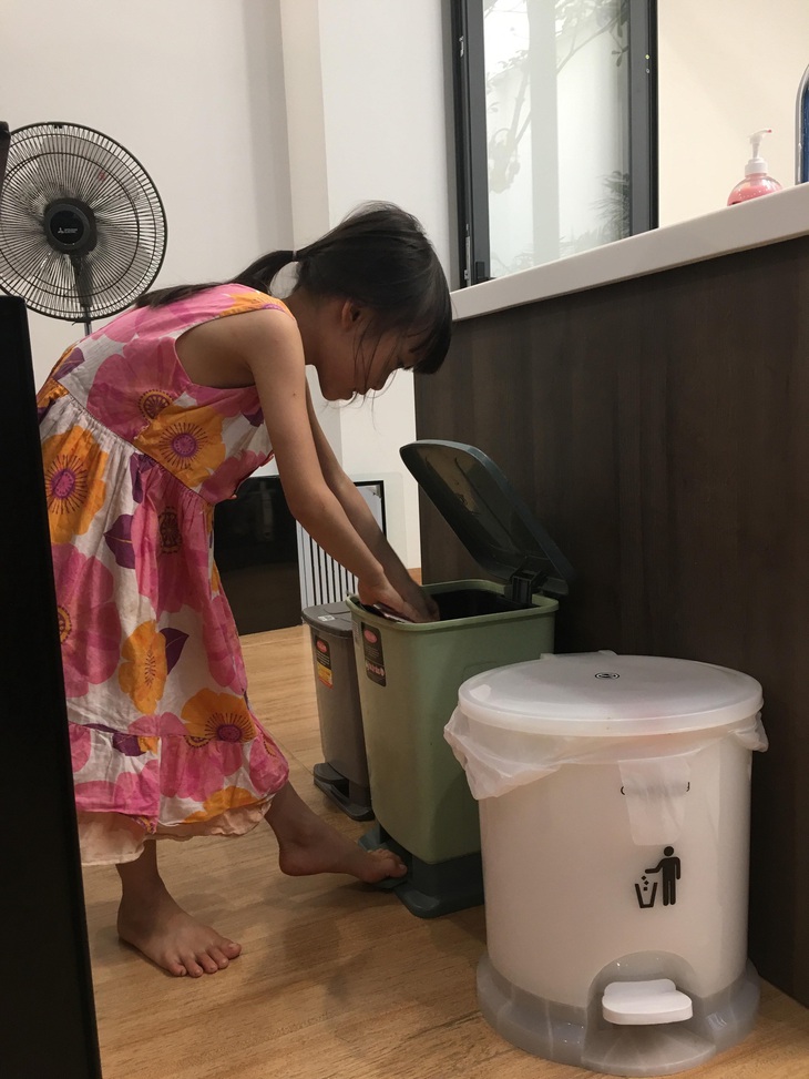 Nhà có 3 thùng rác - Ảnh 1. Nhà có 3 thùng rác - Ảnh 1.