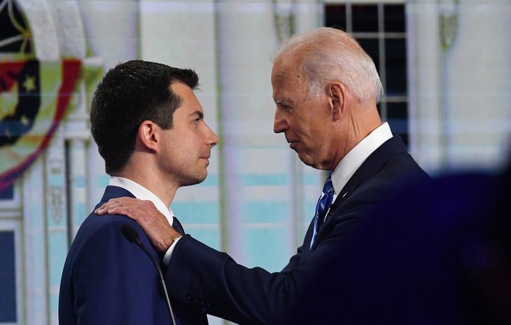 Bầu cử Mỹ 2020: Cựu thị trưởng đối đầu cựu phó tổng thống Joe Biden - Ảnh 1.