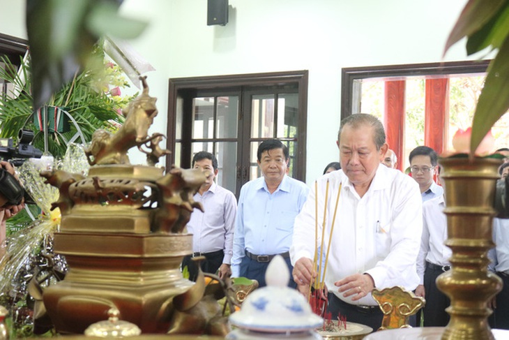 Phó thủ tướng kiểm tra các công trình ngăn mặn tại Vĩnh Long - Ảnh 3.