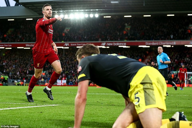 Đè bẹp Southampton, Liverpool bỏ xa Man City 22 điểm - Ảnh 2.