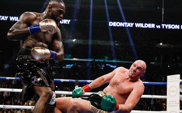 Xem lại hai lần Deontay Wilder khiến Tyson Fury 