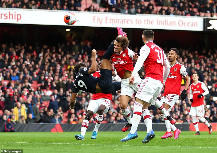 Aubameyang lập cú đúp, Arsenal thắng nghẹt thở Everton - Ảnh 1.