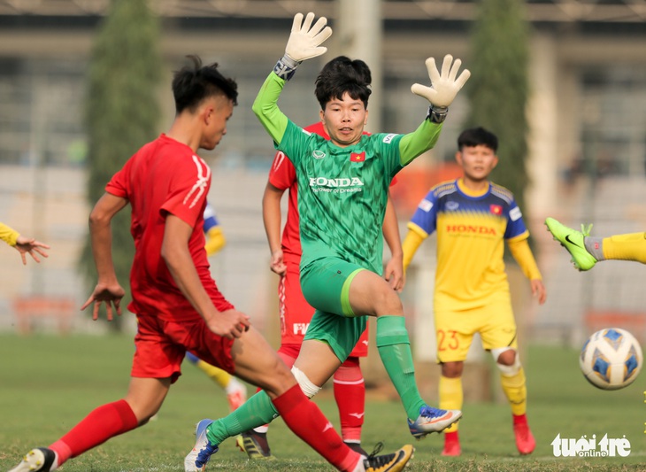 Tuyển nữ Việt Nam thua trắng U16 PVF: HLV Mai Đức Chung vẫn hài lòng - Ảnh 9.