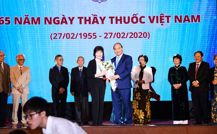 Hãy vì tổ quốc, vì đồng bào mà làm việc quên mình - Ảnh 1. Hãy vì tổ quốc, vì đồng bào mà làm việc quên mình - Ảnh 1.