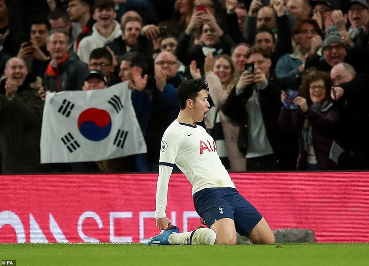 Son Heung-min và tân binh Bergwijn ‘nổ súng’, Tottenham đá bại 10 người M.C - Ảnh 3.