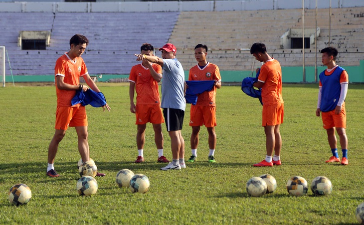 Hoãn lễ xuất quân vì dịch corona nhưng Bình Định không giấu mục tiêu trở lại V-League - Ảnh 1.