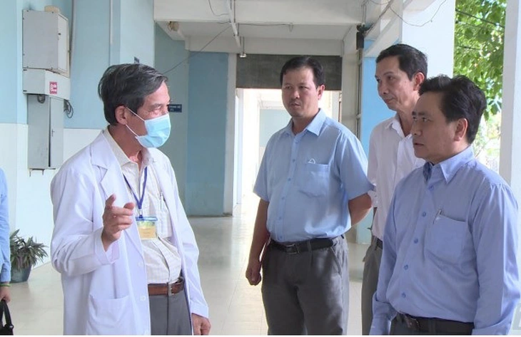 Bệnh viện Quân y 120 trồng rau khí canh, lo bữa ăn miễn phí cho cán bộ, nhân viên - Ảnh 4.