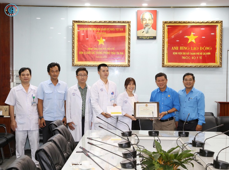 Bệnh viện Chợ Rẫy dành hết tiền thưởng hỗ trợ bệnh nhân nghèo - Ảnh 1. Bệnh viện Chợ Rẫy dành hết tiền thưởng hỗ trợ bệnh nhân nghèo - Ảnh 1.