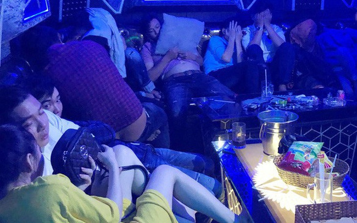 Quận 1 tạm ngưng hoạt động massage, karaoke, bar, vũ trường phòng COVID-19