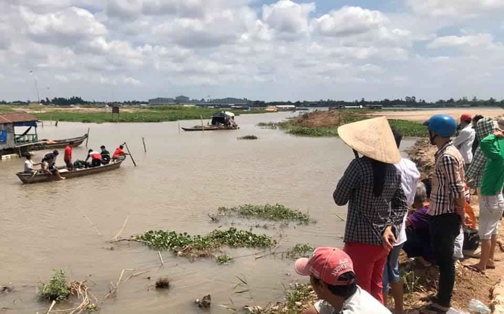 Rủ nhau thả diều rồi tắm sông, hai học sinh chết đuối