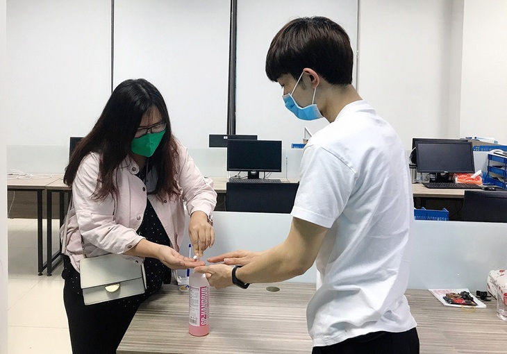 Dân trọ lo… dịch - Ảnh 1. Dân trọ lo… dịch - Ảnh 1.