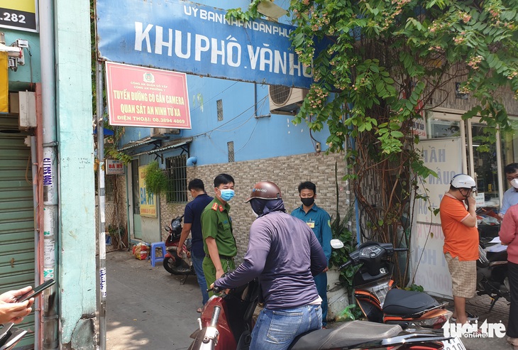 Dựng rào cách ly hẻm 248 Phạm Ngũ Lão, Gò Vấp - Ảnh 4. Dựng rào cách ly hẻm 248 Phạm Ngũ Lão, Gò Vấp - Ảnh 4.
