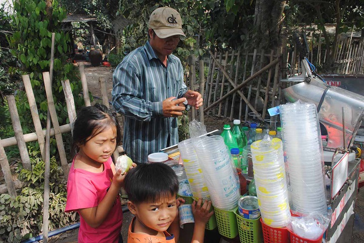 Đi tìm miền Tây yêu dấu - Kỳ 2: Leng keng... kẹo kéo, kem cây - Ảnh 2.