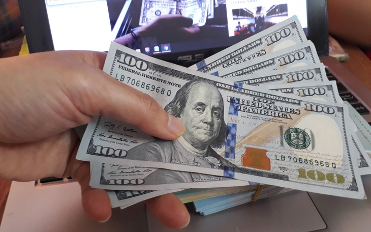 Ngân hàng Nhà nước chính thức hạ giá bán đồng bạc xanh, USD 