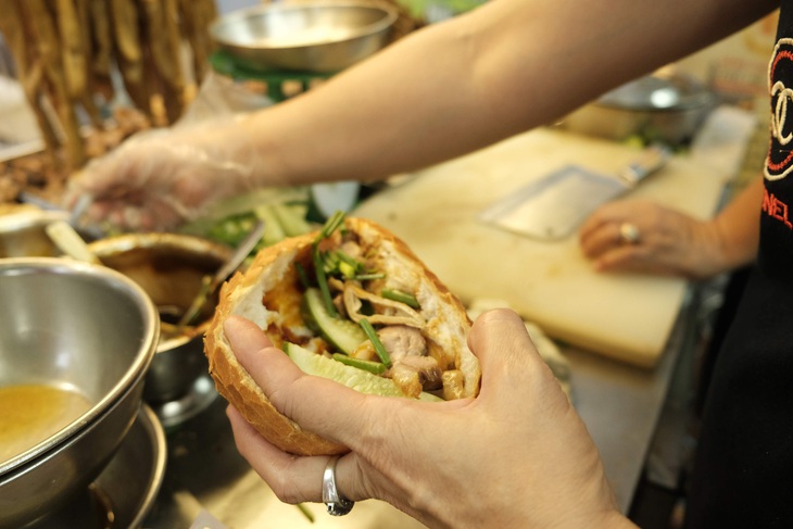 Hàng loạt tiệm bánh mì khuyến mãi nhân tuần lễ Tôi yêu bánh mì Sài Gòn - Ảnh 7.