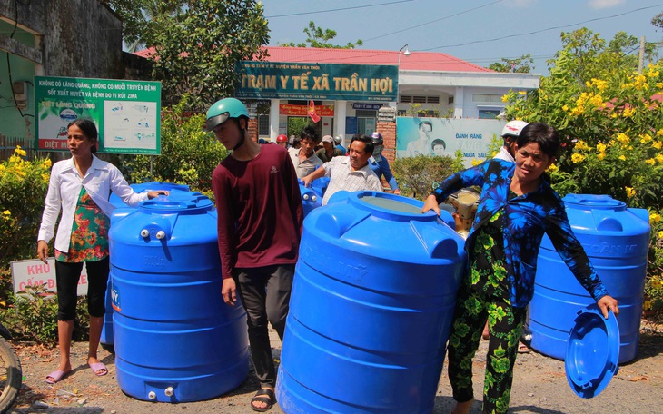 Gần 2,7 tỉ đồng sẻ chia vùng hạn mặn và phòng chống COVID-19