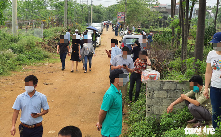 "Cò" thổi giá đất, xe hơi ùn ùn đổ về Đồng Trúc "lướt sóng" bất chấp COVID-19