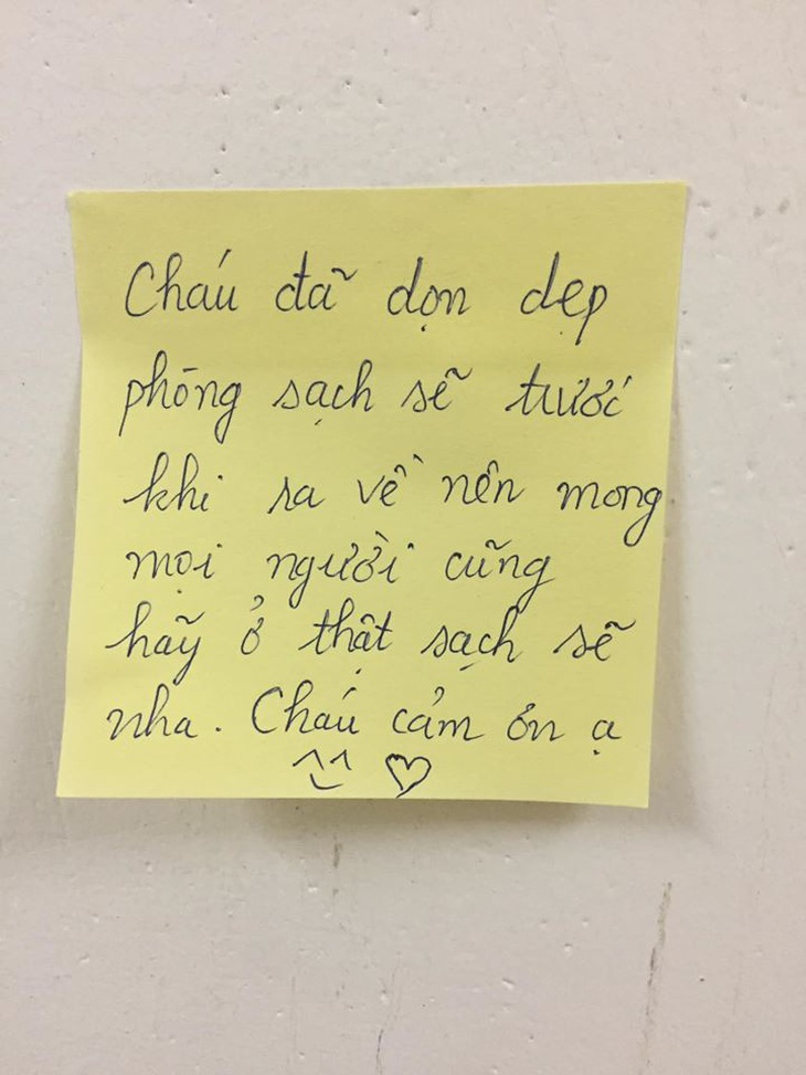 Những mẩu giấy đầy tình nữ sinh để lại trong phòng cách ly ký túc xá - Ảnh 4.