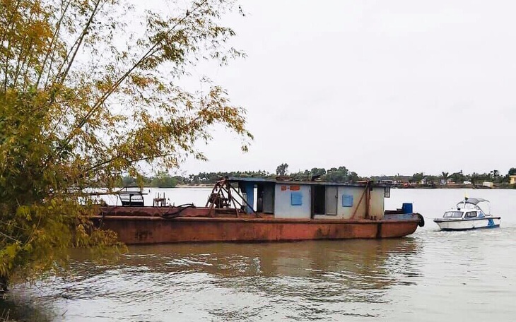 Bắt nhóm thanh niên liều lĩnh trộm tàu thủy 400 tấn