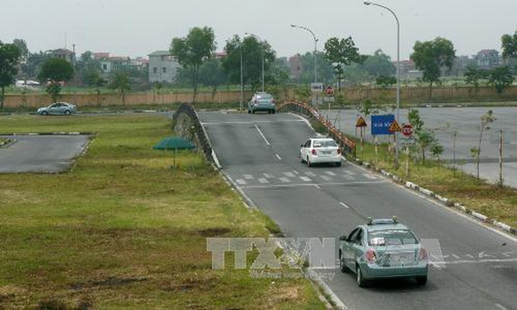 Từ 1-6, bộ câu hỏi lý thuyết thi lái ôtô tăng lên 600 câu - Ảnh 1.