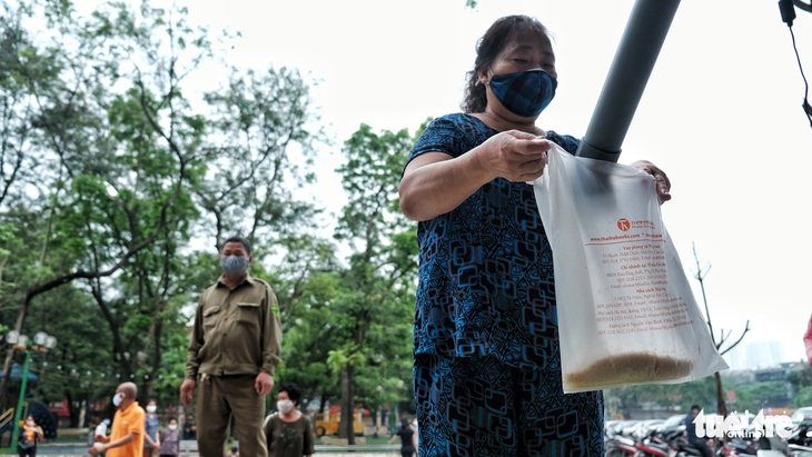 Cây ATM gạo đã có mặt ở Hà Nội - Ảnh 8.