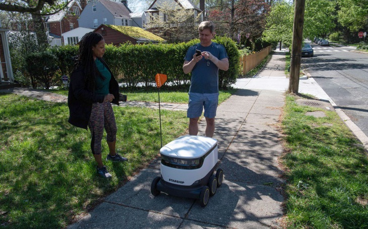 Robot, máy bay không người lái "lên ngôi" mùa dịch