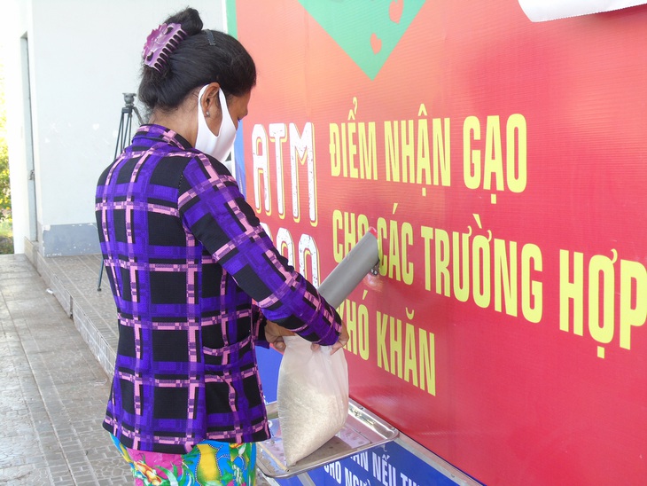 4 ATM gạo đồng loạt hoạt động tại Hậu Giang - Ảnh 1.