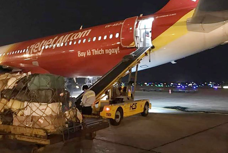 Vietjet hỗ trợ hành khách ảnh hưởng COVID-19 thế nào? - Ảnh 1.