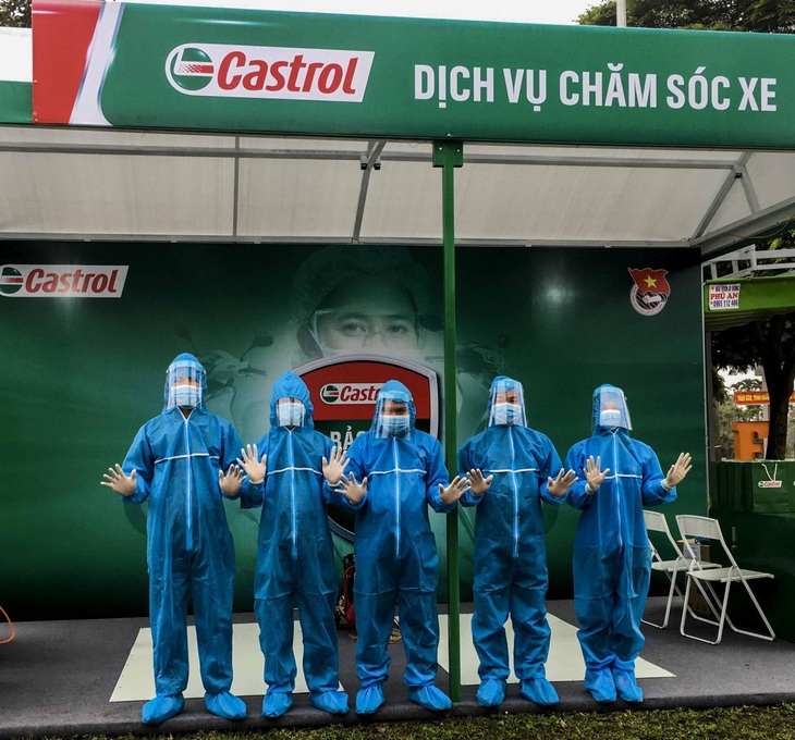 Castrol thay nhớt xe miễn phí cho các y, bác sĩ khu cách ly - Ảnh 2.