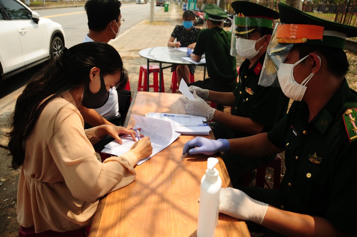 Lá chắn bảo vệ thành phố trong đại dịch - Ảnh 3. Lá chắn bảo vệ thành phố trong đại dịch - Ảnh 3.