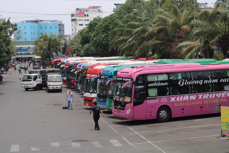 Xe khách liên tỉnh cả nước được chạy lại phục vụ lễ 30-4, 1-5 - Ảnh 1.